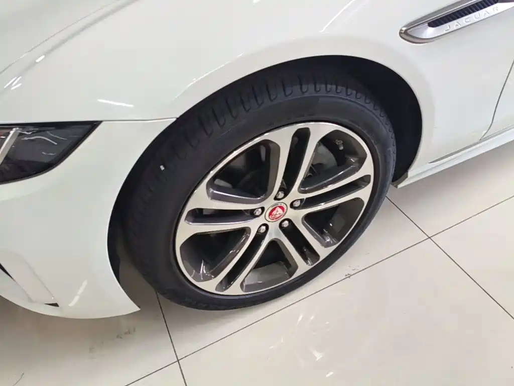 Jaguar XEL — миниатюра 23