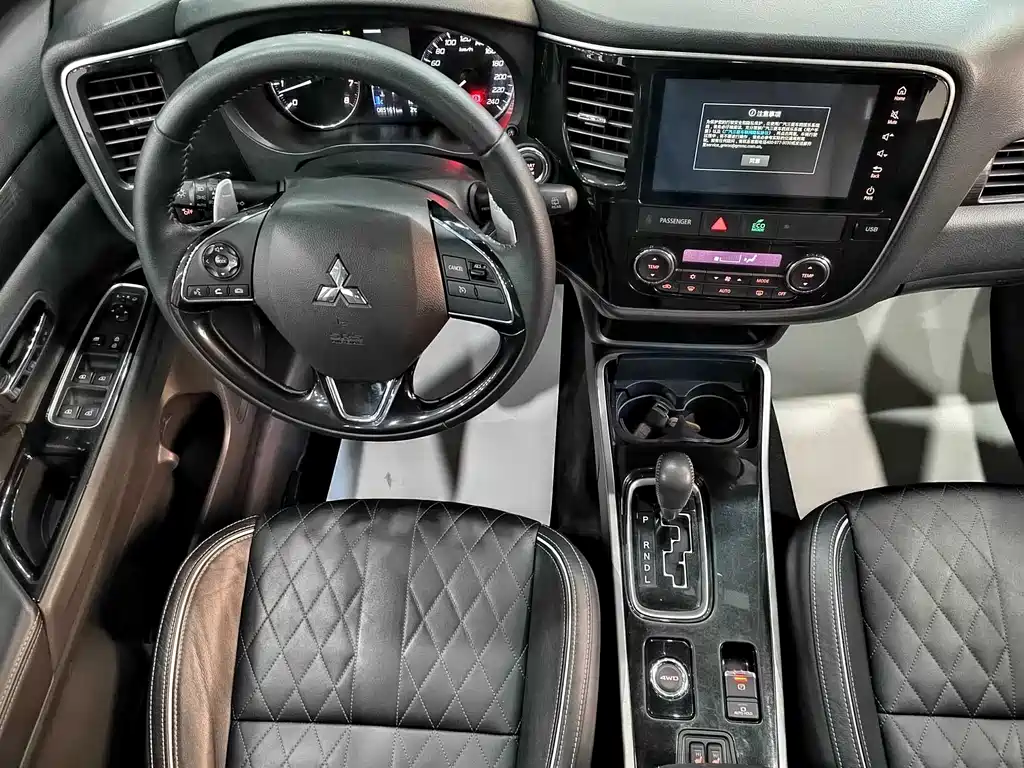 MITSUBISHI OUTLANDER