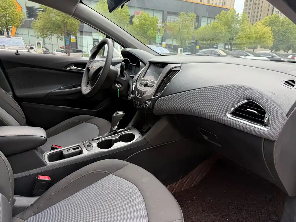 Chevrolet Cruze 2018 320 AT
