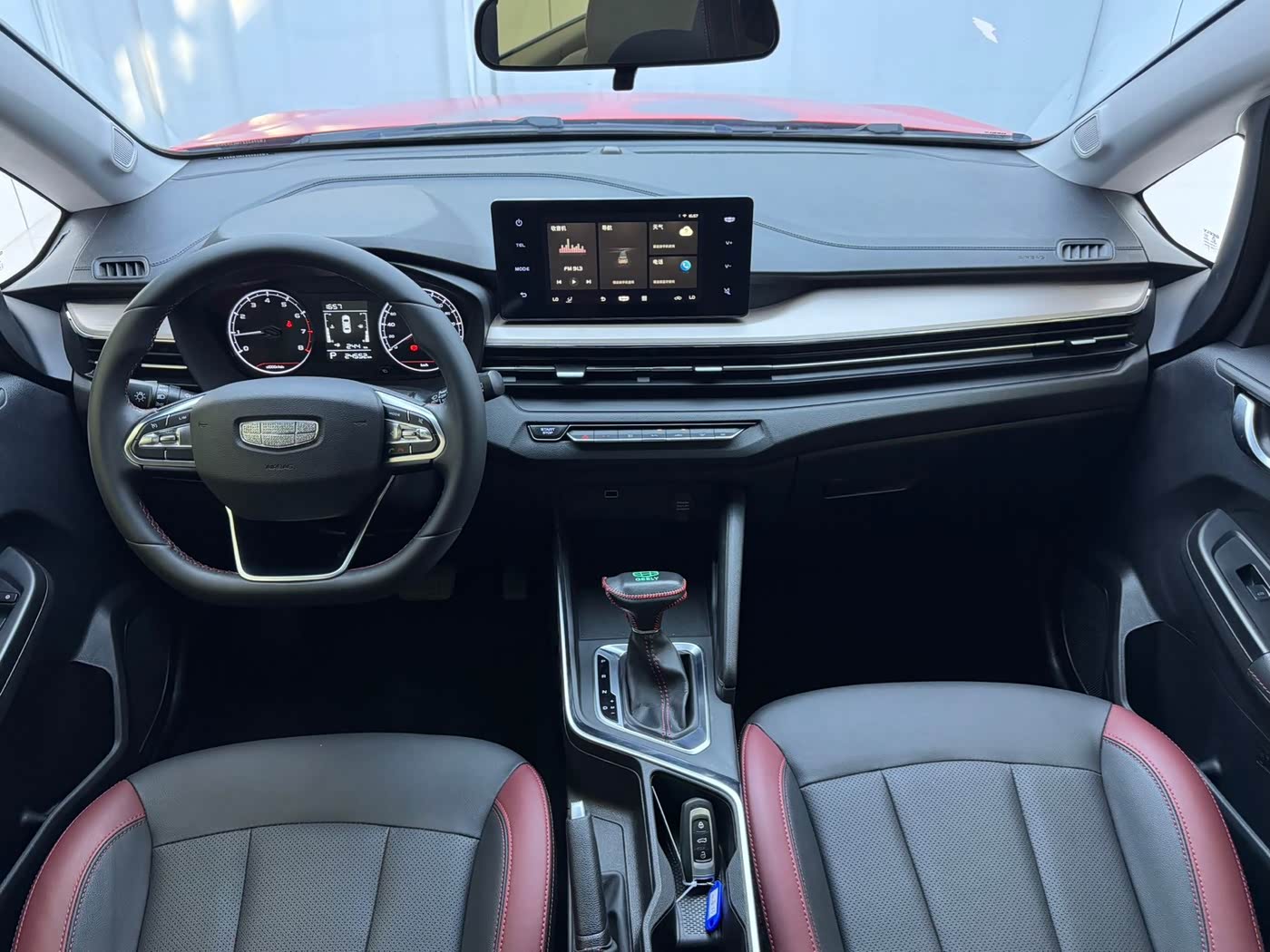 Geely Vision X3 1.5 л 2022 г. красный/фиолетовый, пробег 24000 км
