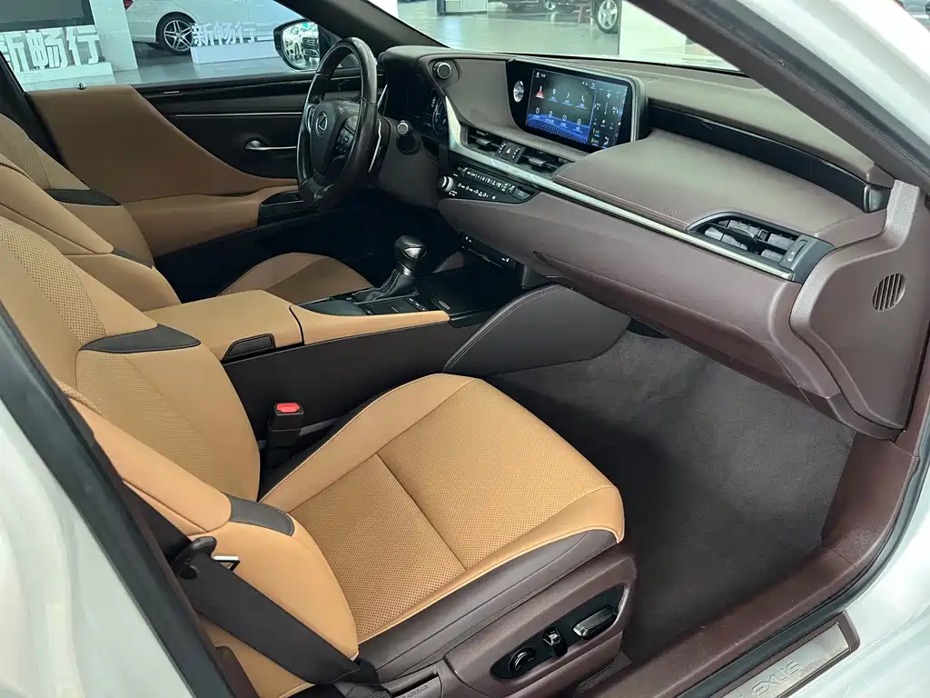 Lexus ES — миниатюра 11