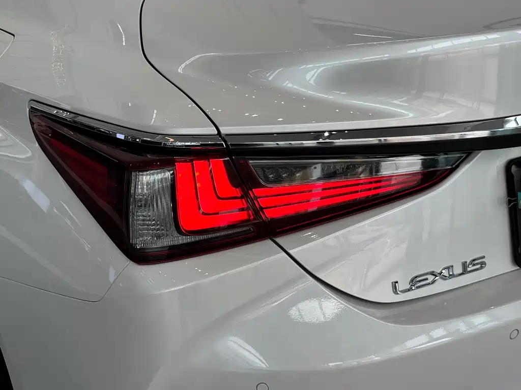 Lexus ES — миниатюра 23