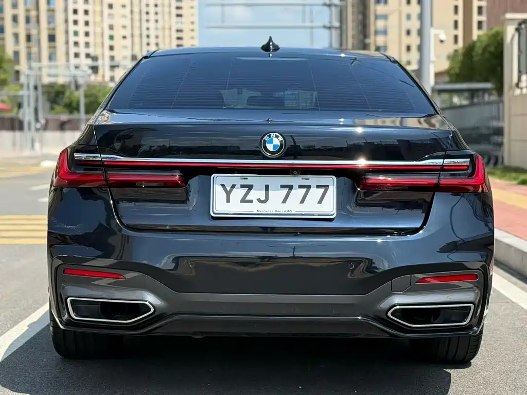 BMW 7 Series — миниатюра 9