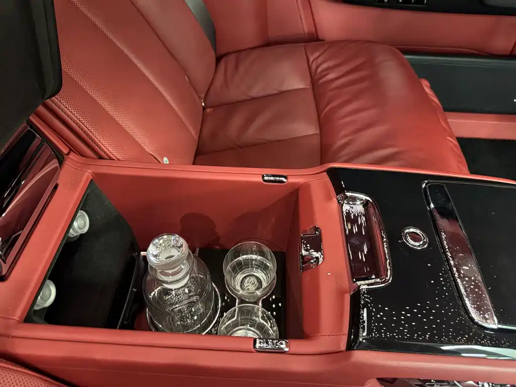 Rolls-Royce Phantom — миниатюра 14