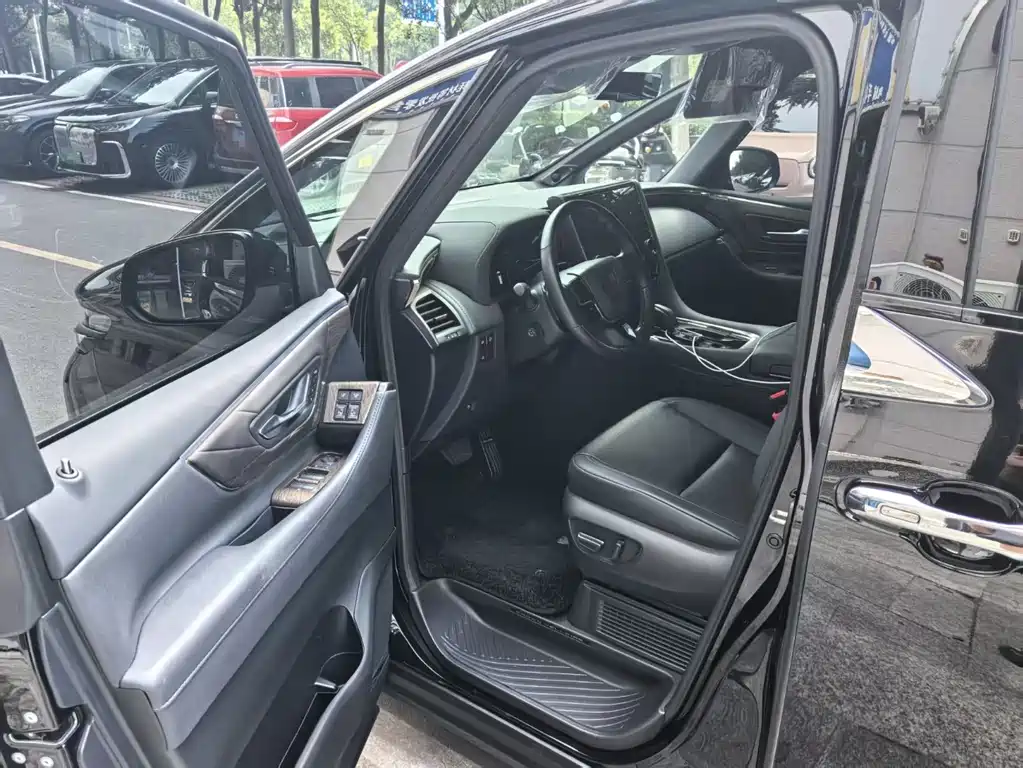 Toyota Vellfire — миниатюра 6