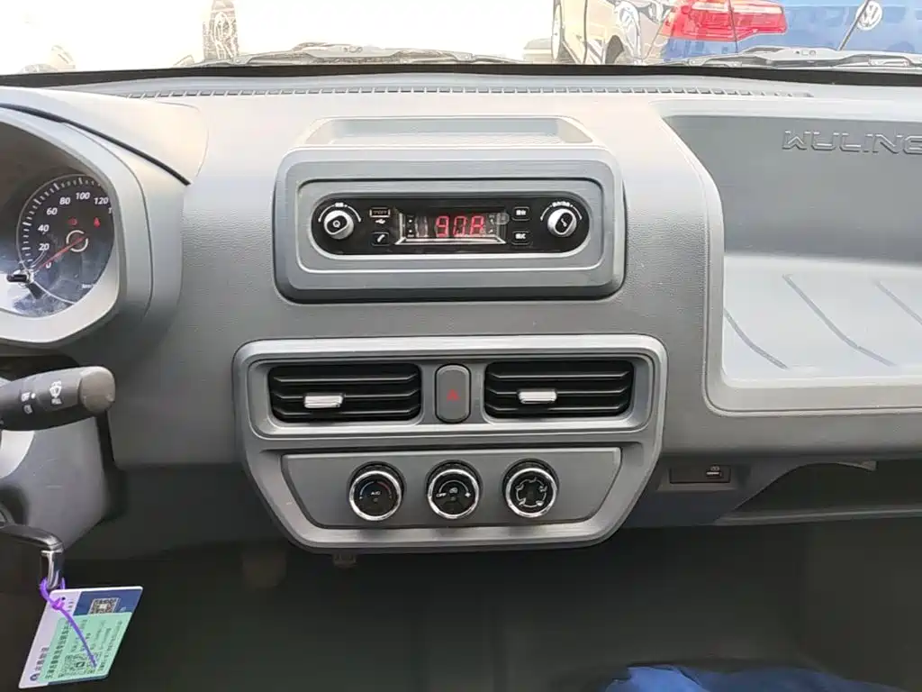 Wuling Yangguang — миниатюра 13