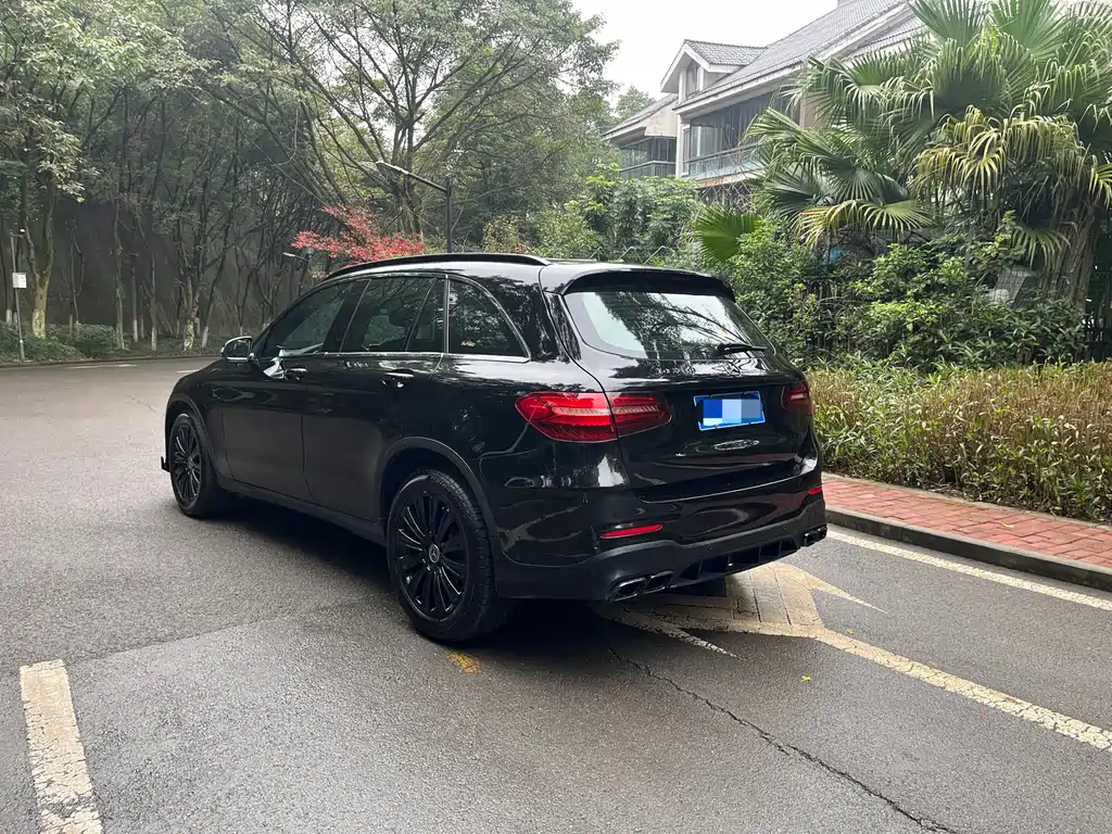 MERCEDES-BENZ GLC