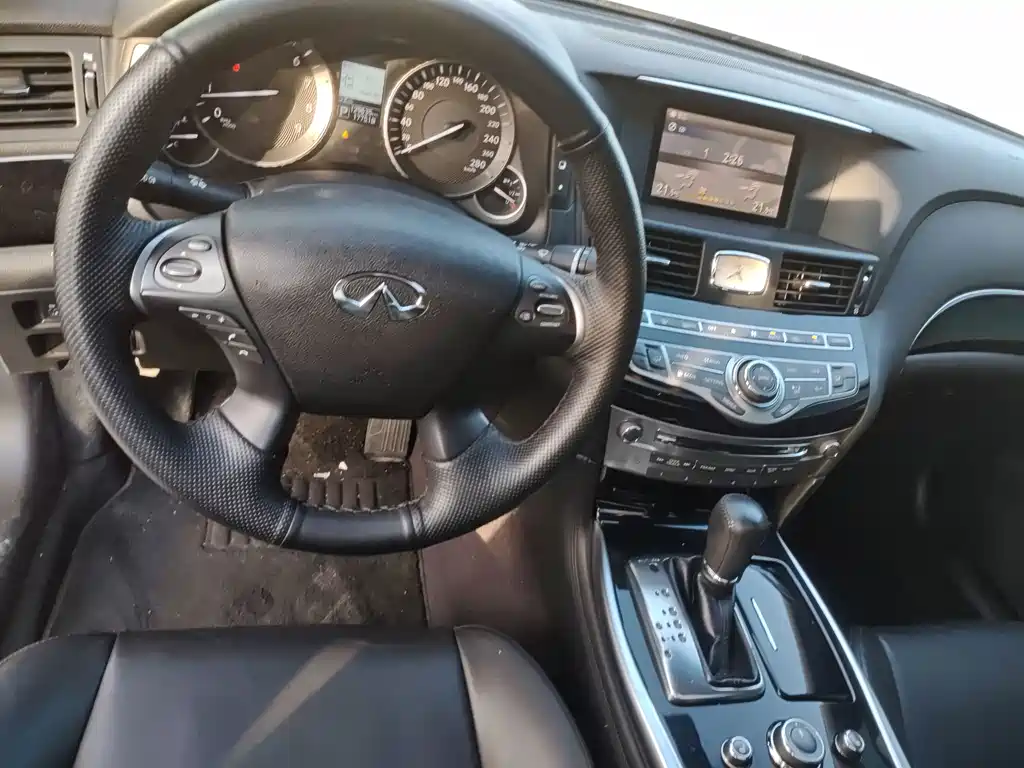 Infiniti Q70 — миниатюра 9