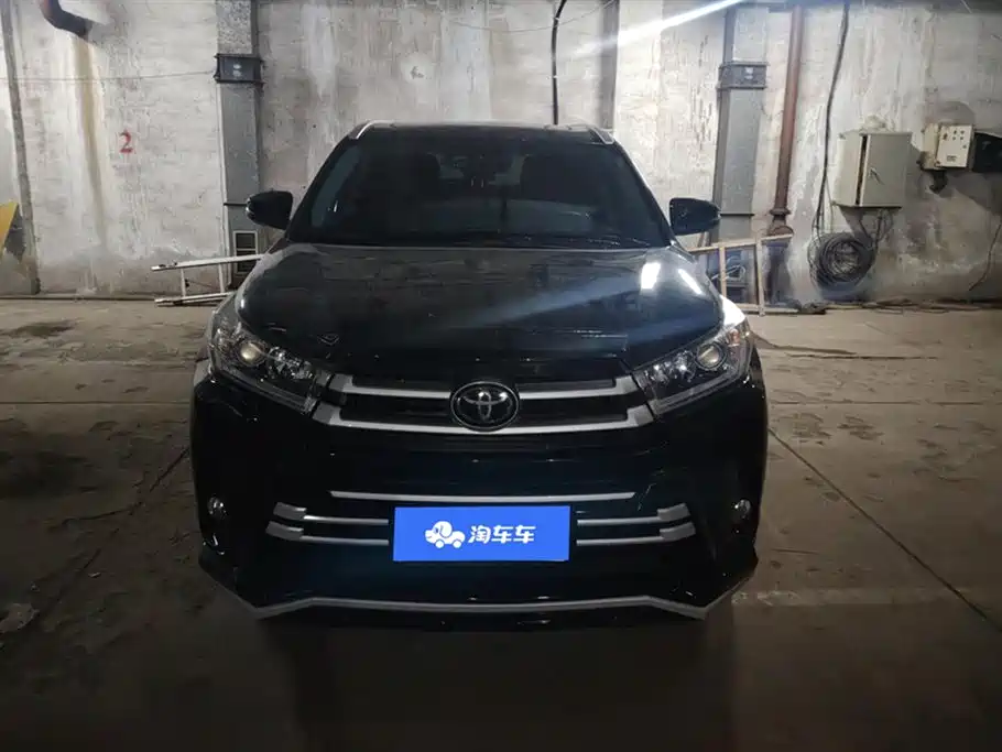 Toyota Highlander 2018 2.0T Luxury 7 мест V