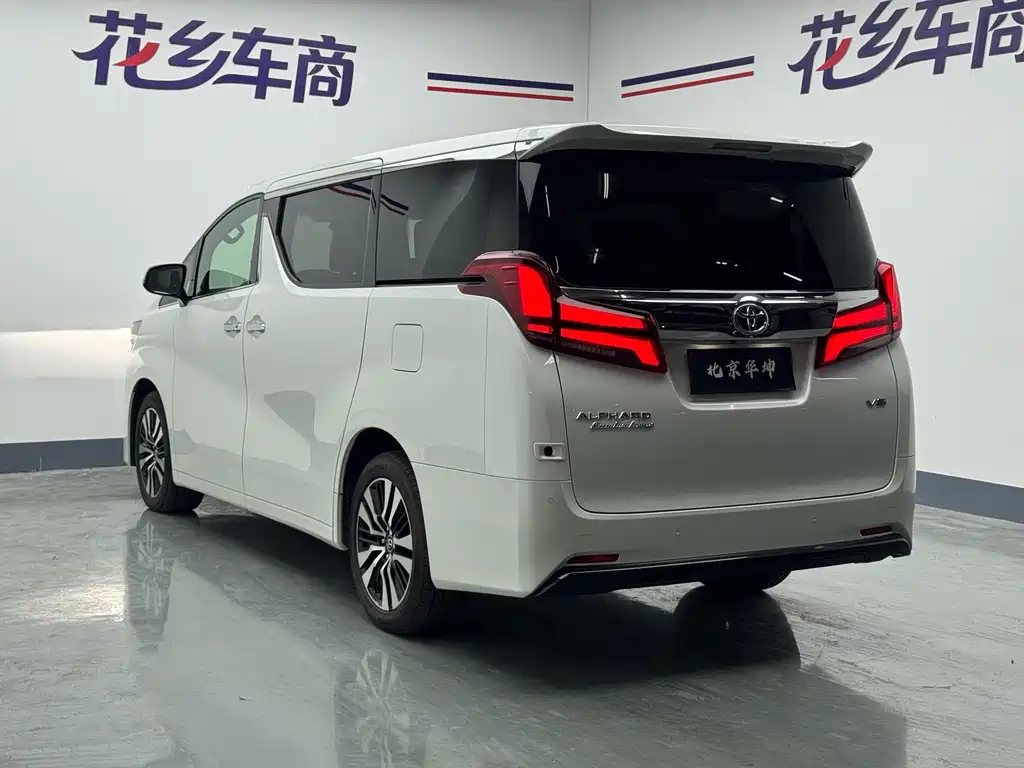 Toyota Alphard — миниатюра 19