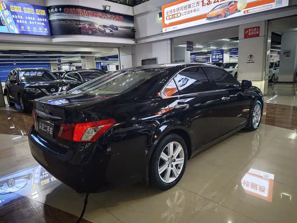 Lexus ES — миниатюра 5
