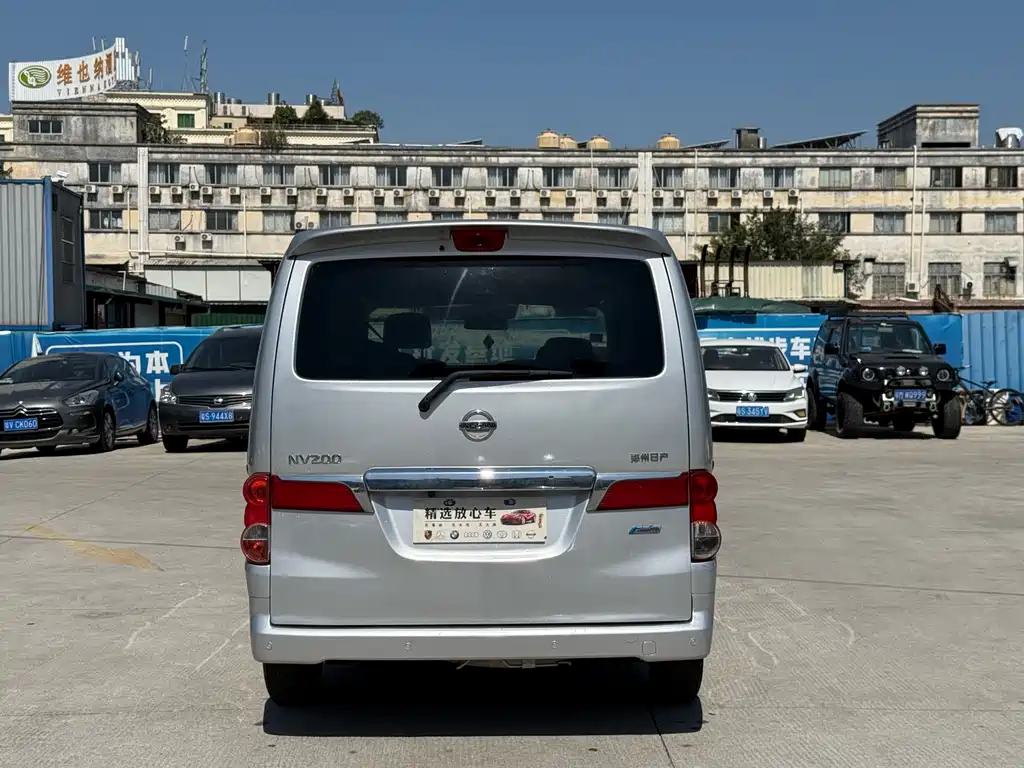 NISSAN NV200