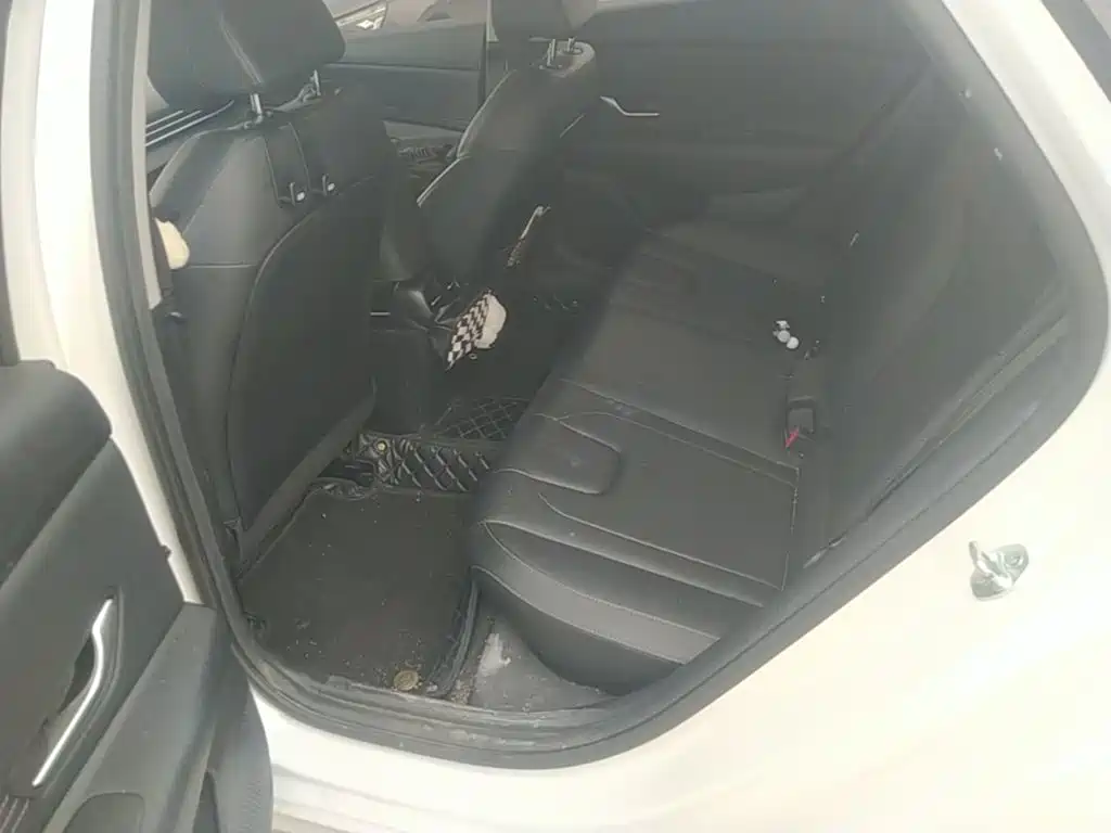 Hyundai Elantra — миниатюра 17