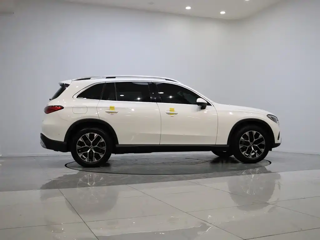 Mercedes-Benz GLC 2023 GLC 260 L 4MATIC 5 мест