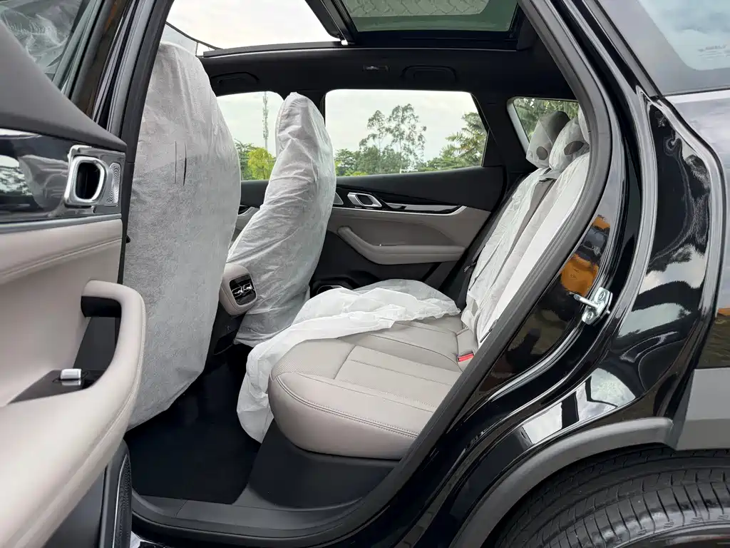 Geely Boyue L — миниатюра 13