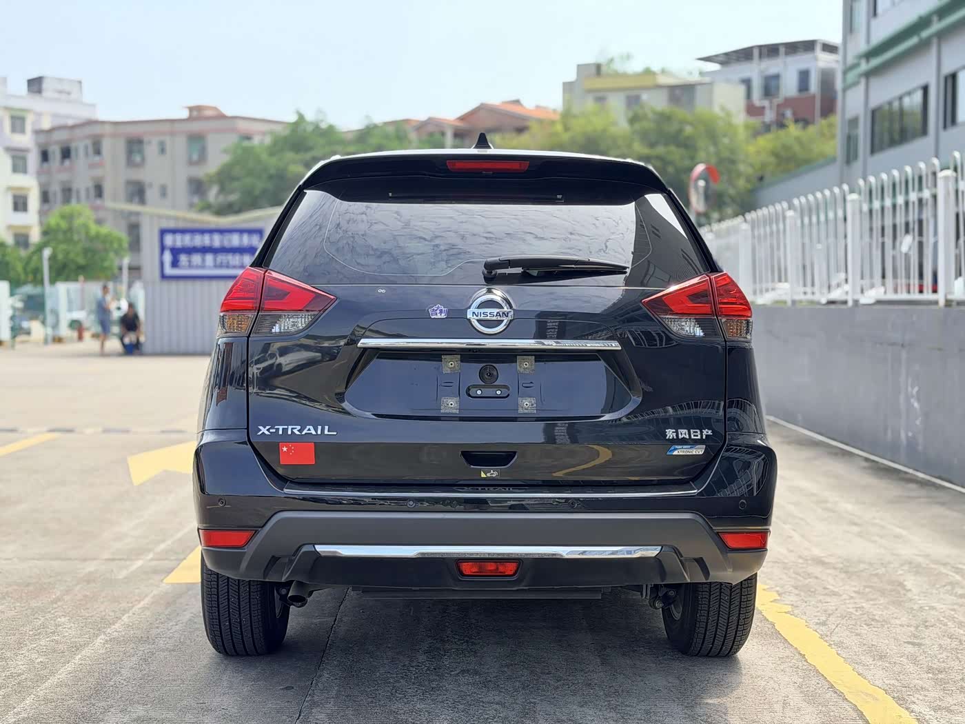 Nissan X-Trail 2.0 л 2025 г. Чёрный, пробег 13000 км