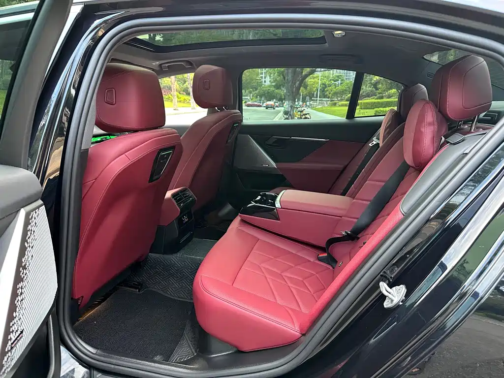 BMW 5 Series — миниатюра 6