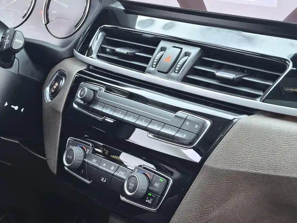 BMW X1 2022 sDrive25Li Lead