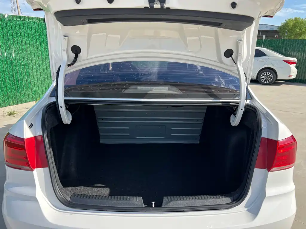 Volkswagen Santana 1.5L Auto Elegant Edition, фото 9