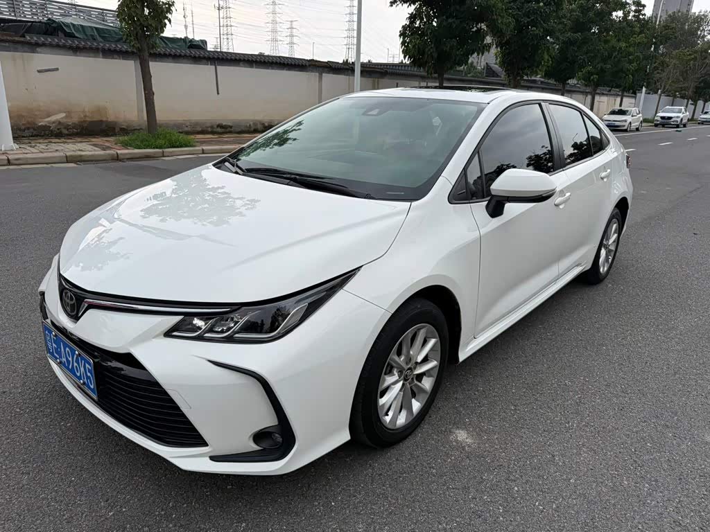 Toyota Corolla 1.2 л 2022 г. Белый, пробег 29000 км