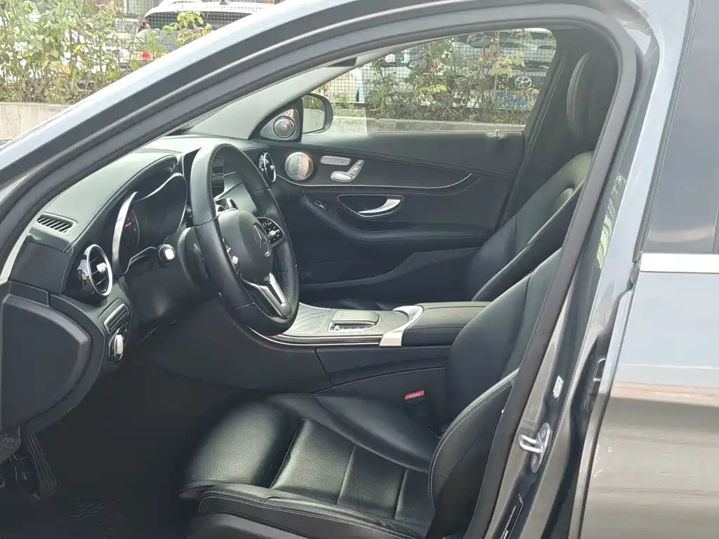 Mercedes-Benz C-Class — миниатюра 12