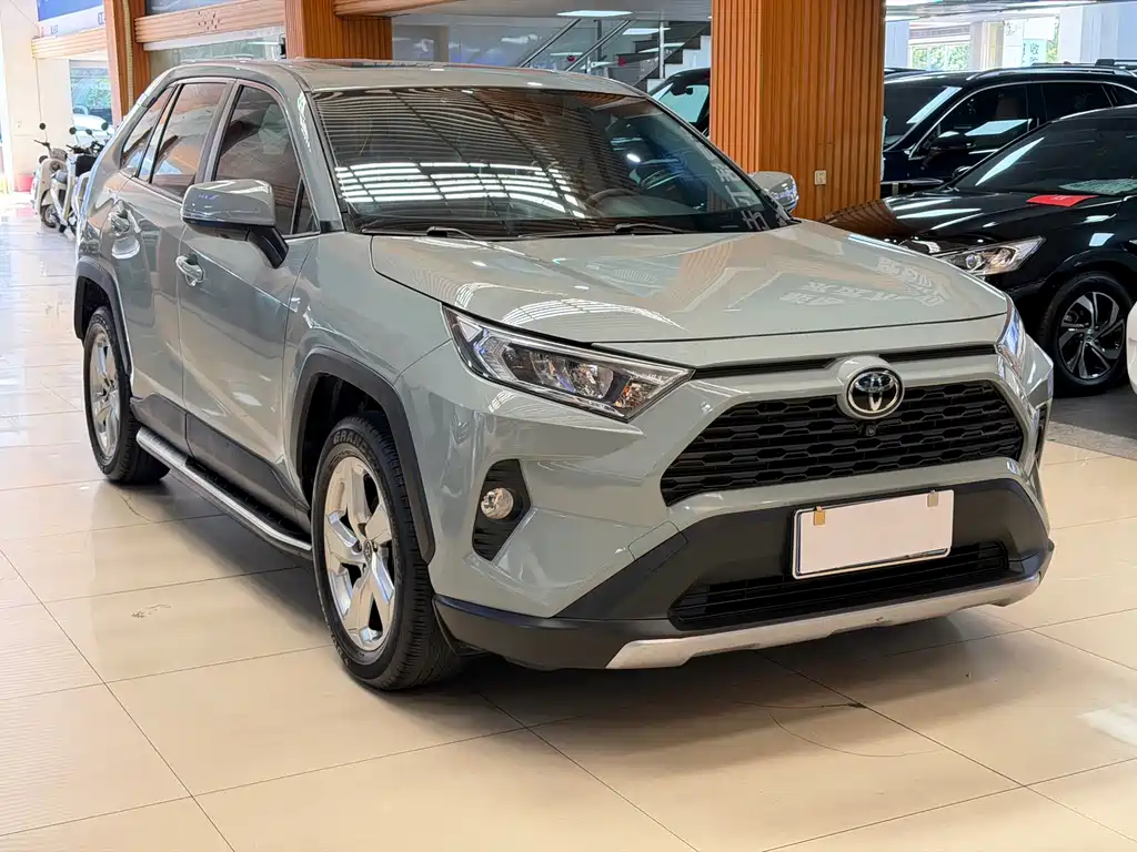 Toyota RAV4 — миниатюра 3