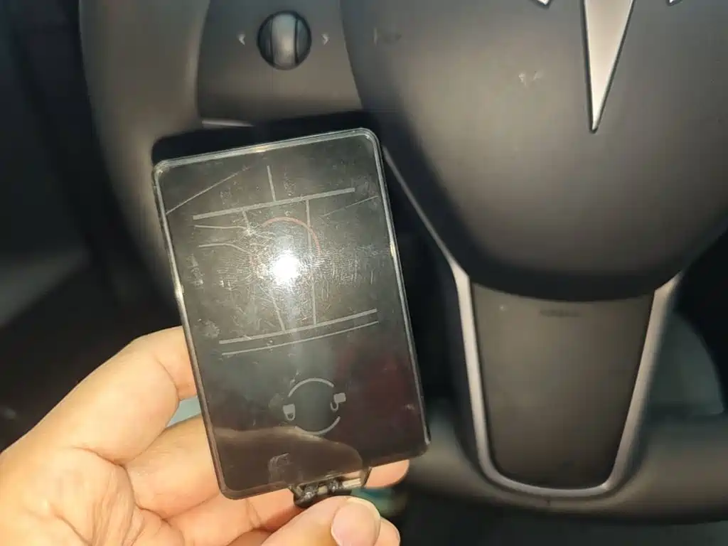 Tesla Model Y — миниатюра 9