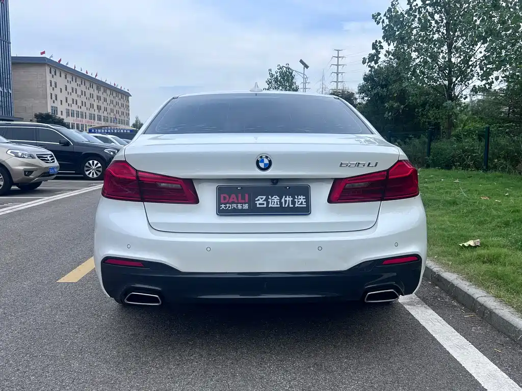 BMW 5 Series — миниатюра 6