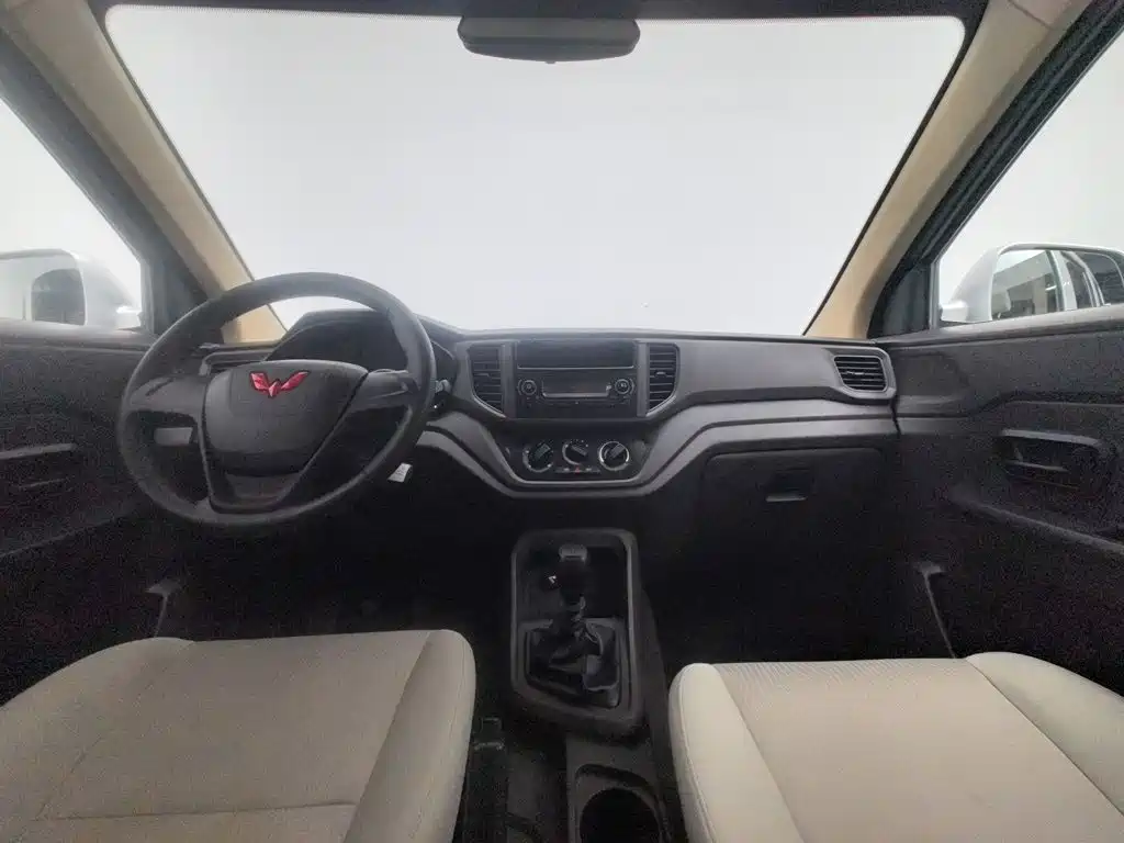 Wuling Hongguang V — миниатюра 5