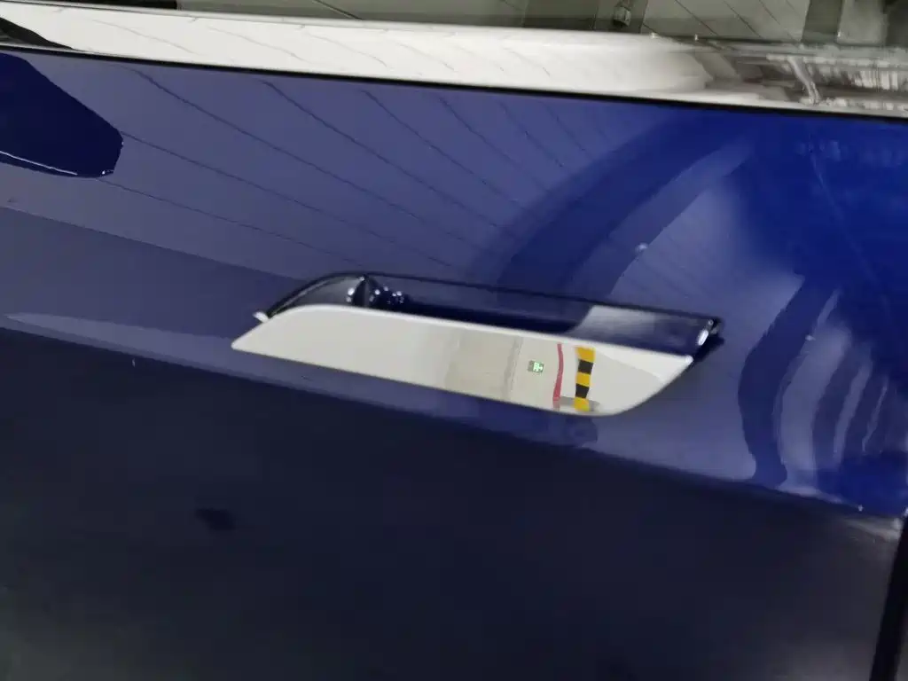 Tesla Model S — миниатюра 18
