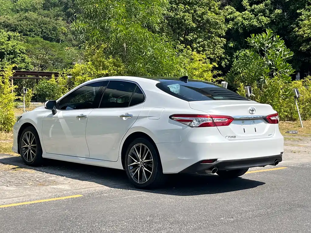 Toyota Camry — миниатюра 12