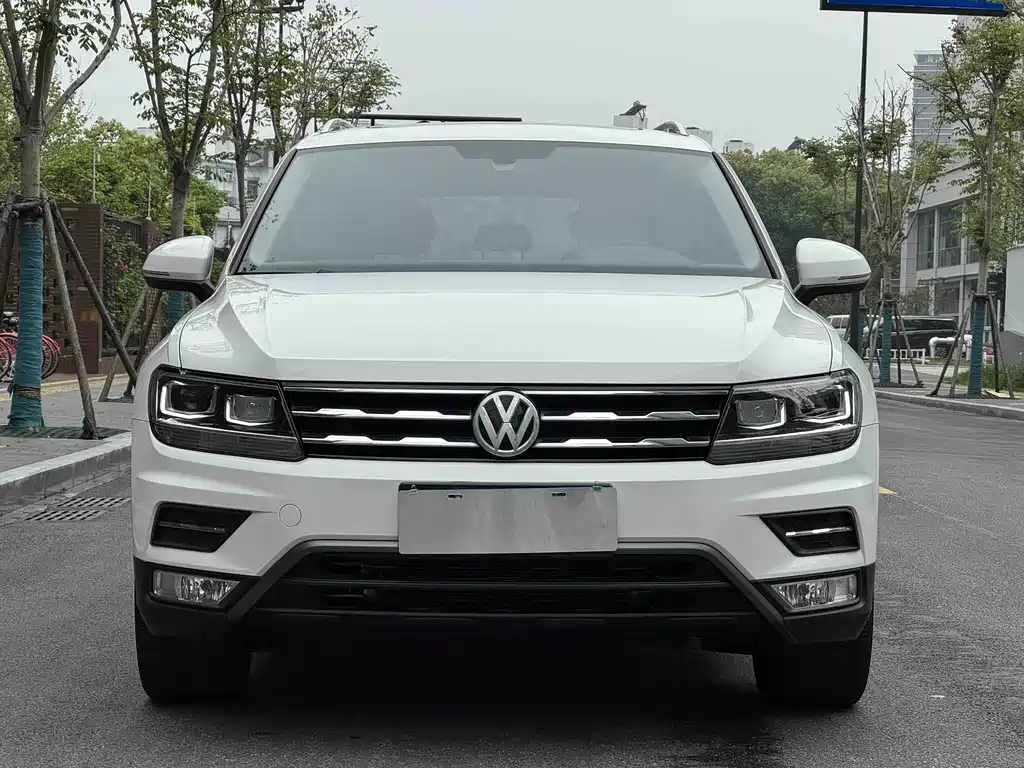 Volkswagen Tiguan L L 2020 330TSI AT Comfort VI