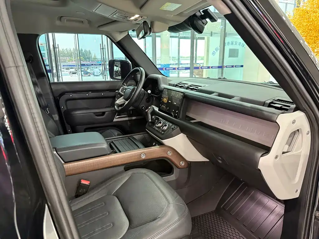 Land Rover Defender — миниатюра 10
