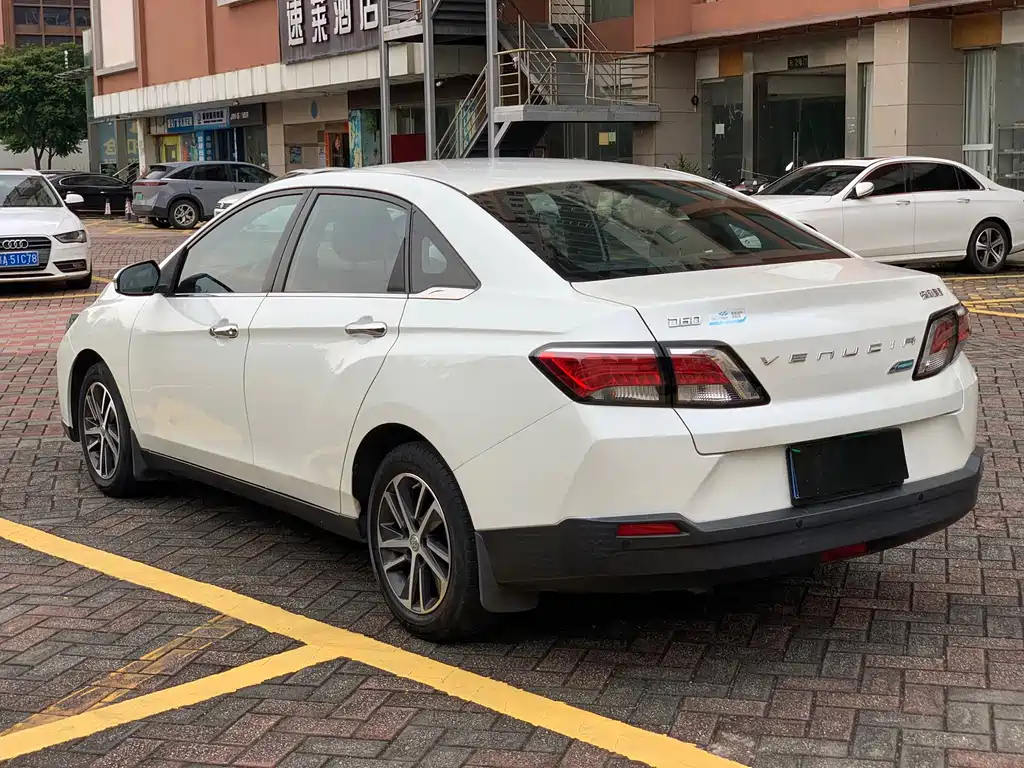 Venucia D60 — миниатюра 6