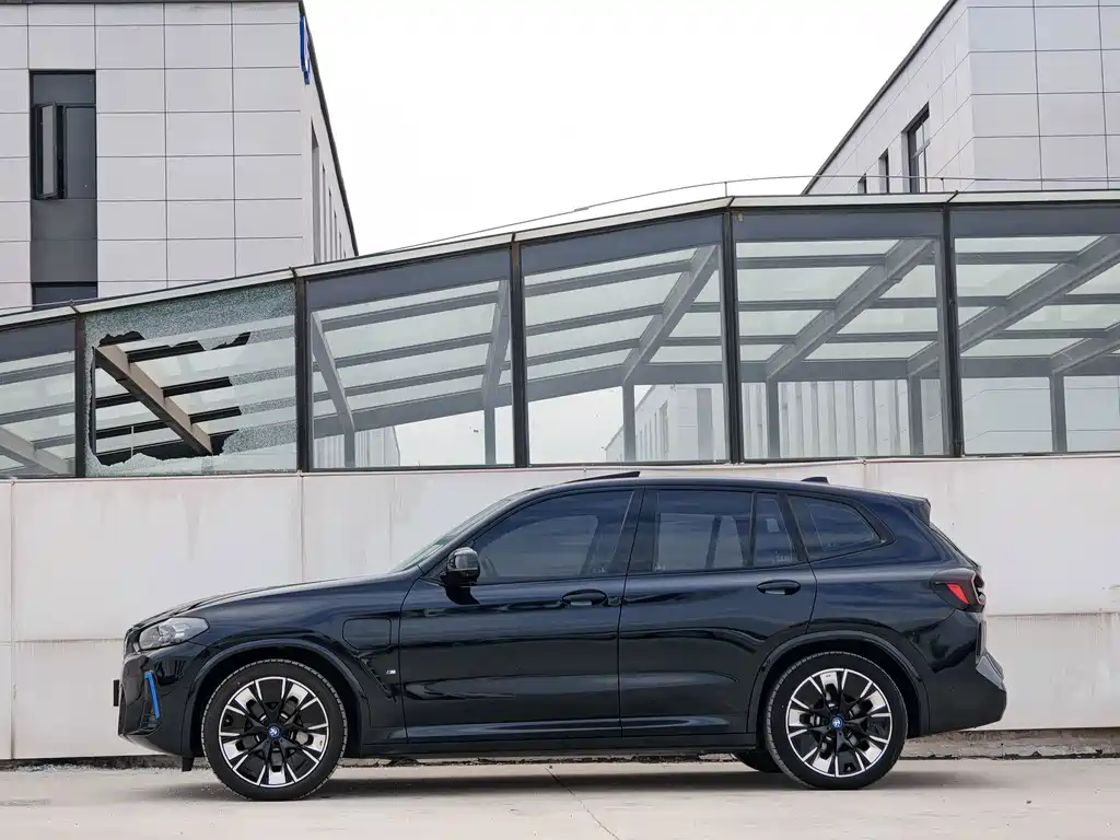 BMW iX3 — миниатюра 3