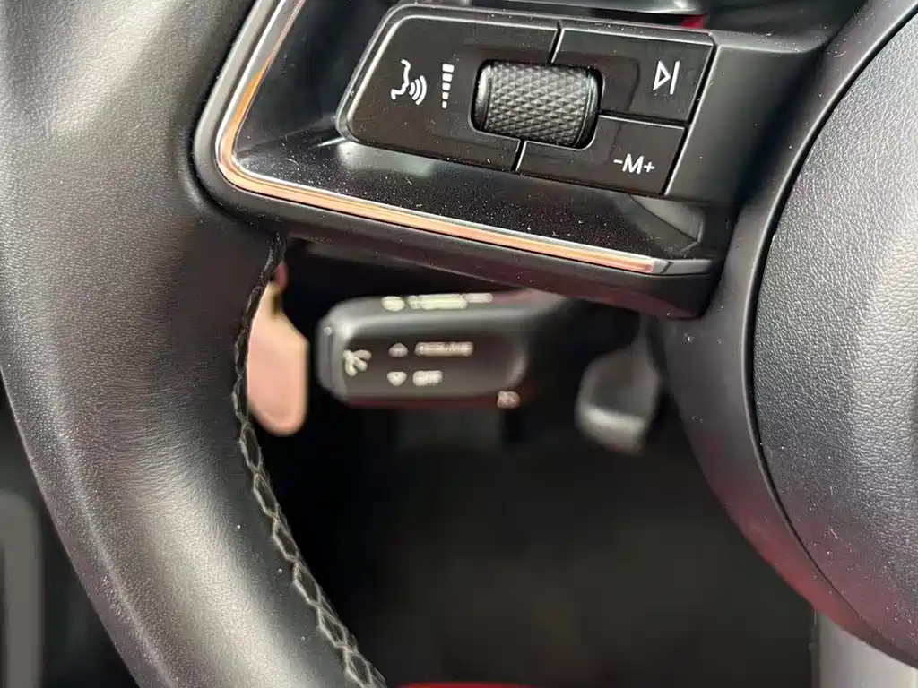 Porsche Macan — миниатюра 13