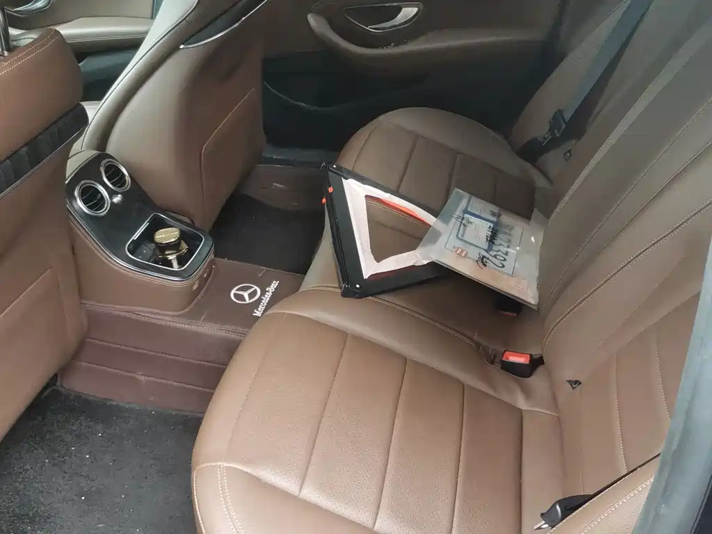 Mercedes-Benz E-Class — миниатюра 5