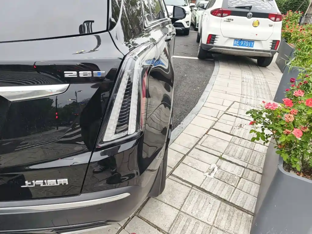 Cadillac XT5 — миниатюра 8