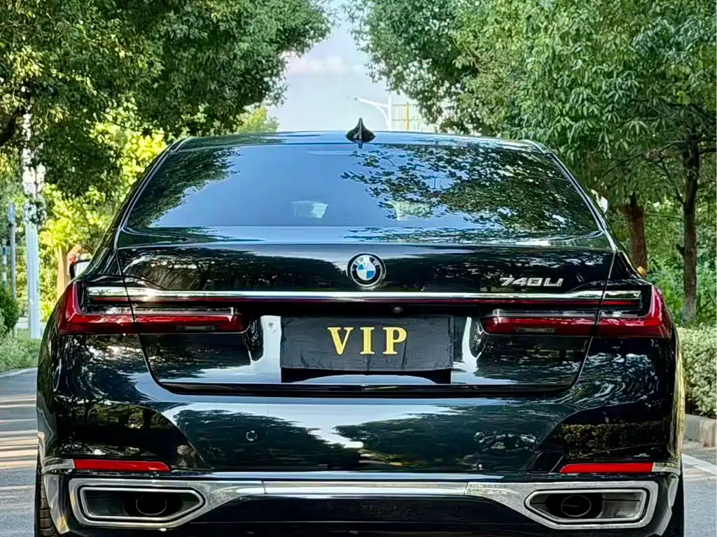 BMW 7 Series — миниатюра 10