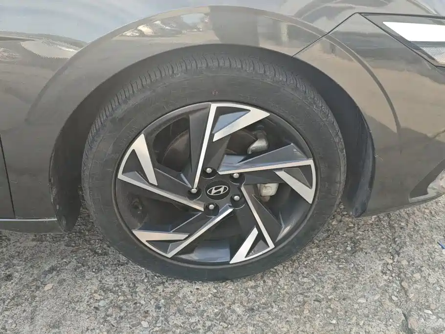 Hyundai Elantra — миниатюра 6