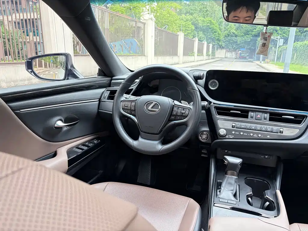 Lexus ES — миниатюра 22
