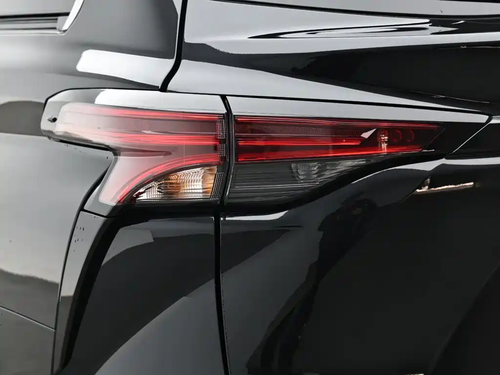 Toyota Granvia — миниатюра 7