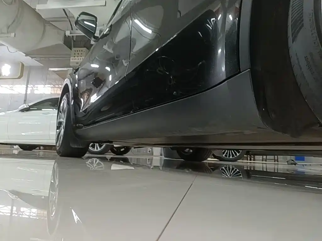 Tesla Model Y — миниатюра 22