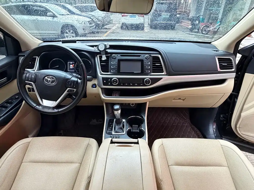 Toyota Highlander 2018 2.0T Luxury 7 мест V