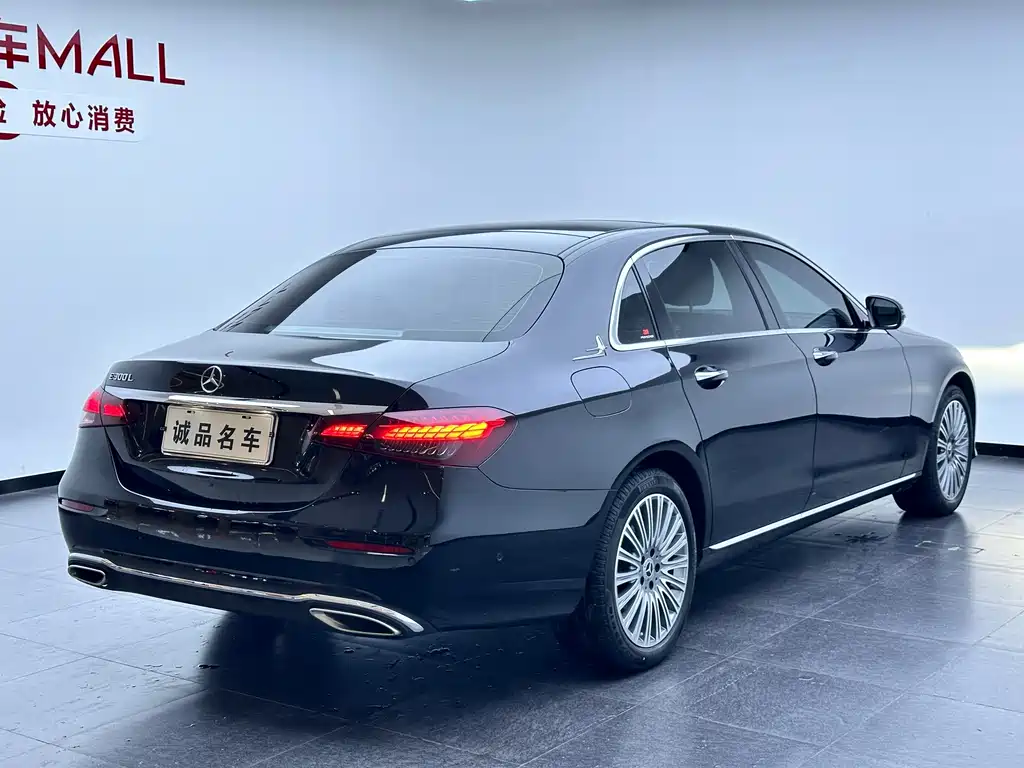 Mercedes-Benz E-Class — миниатюра 8