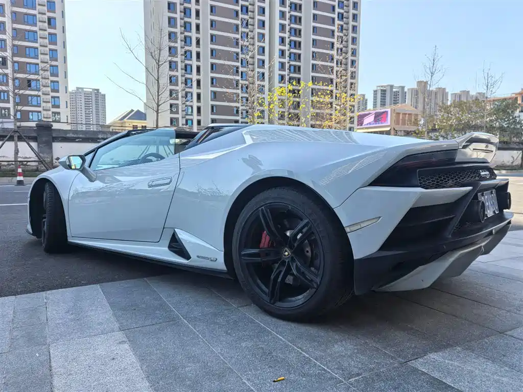 LAMBORGHINI HURACÁN