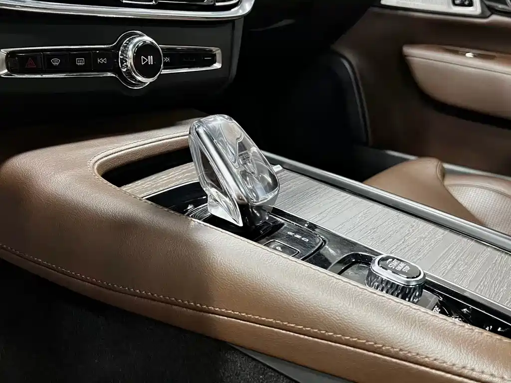 Volvo S90 — миниатюра 11