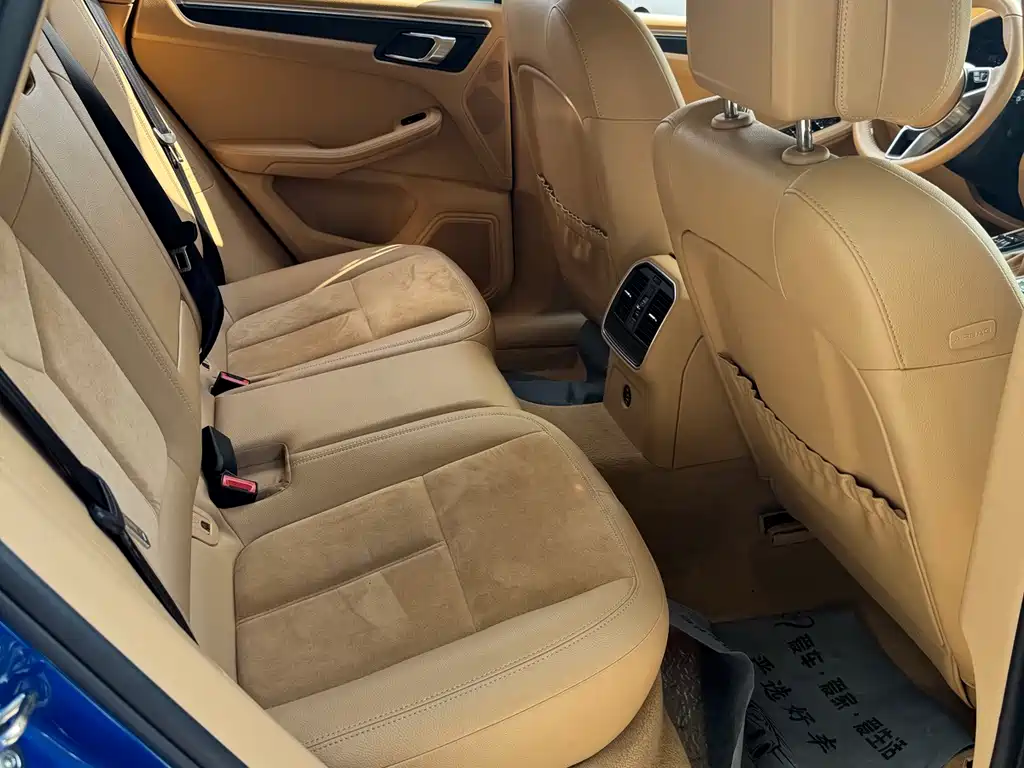 Porsche Macan — миниатюра 10