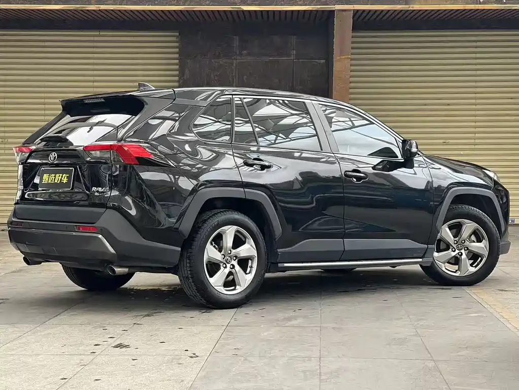 Toyota RAV4 2021 2.0L CVT PLUS