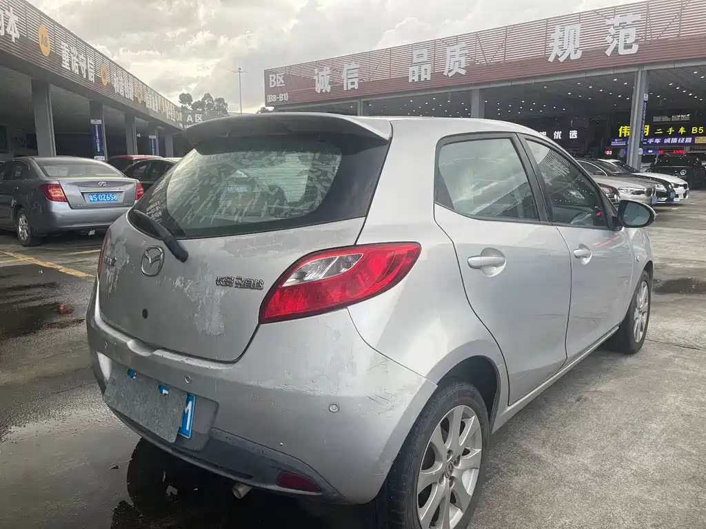 Mazda 2 009 1.5L AT